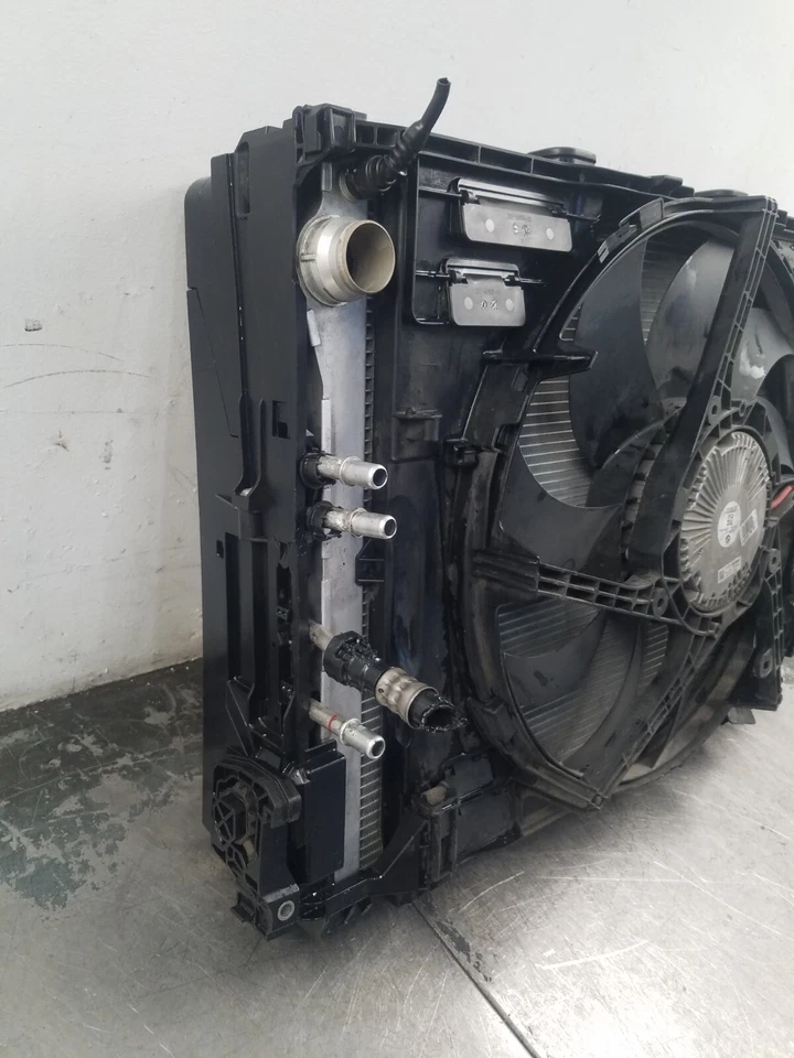 2013 BMW M5 F10 Radiator Condenser Fan Assembly #6234 Q1 - Image 4 of 4