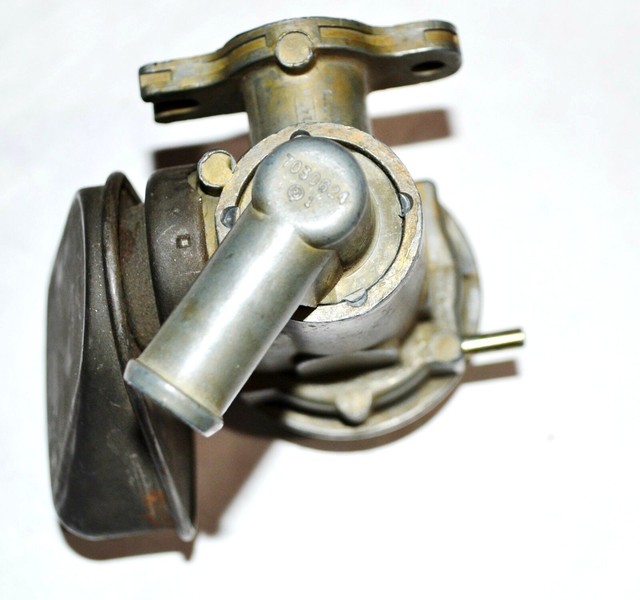 1969 CORVETTE Delco Rochester 7030624 diverter valve 2s198 STAMPED for