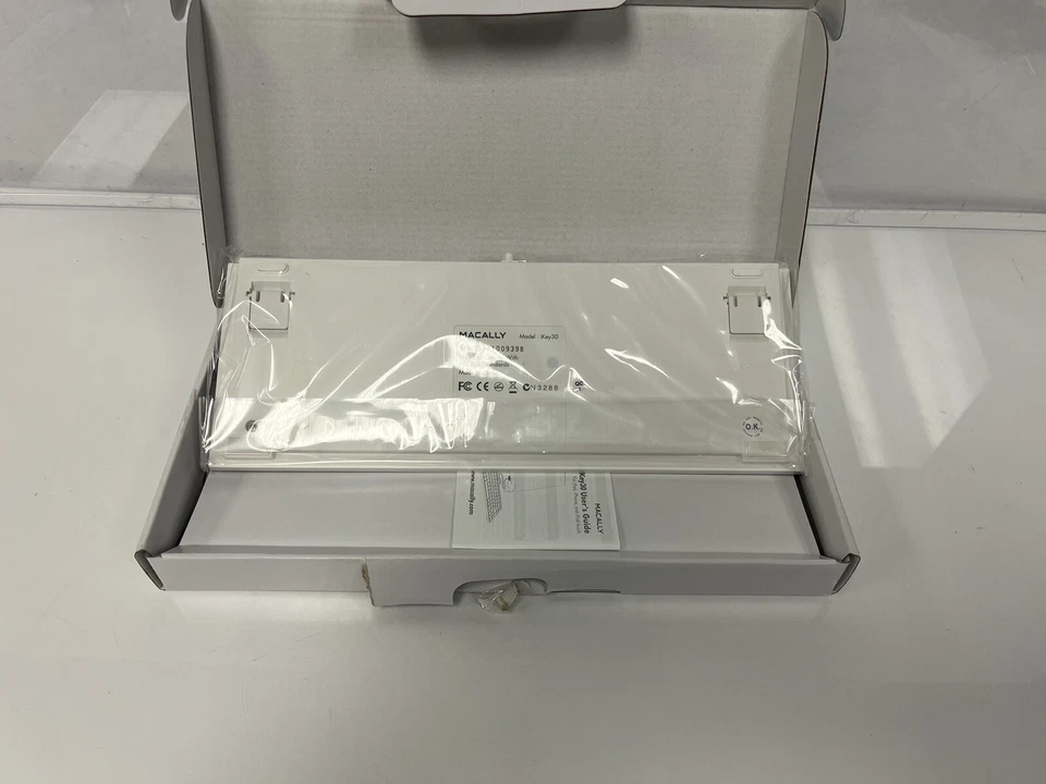 MACALLY 30 Pin Wired Keyboard for iPad, iPhone, & iPod Touch New Open Box iKey30 - Image 3 of 4