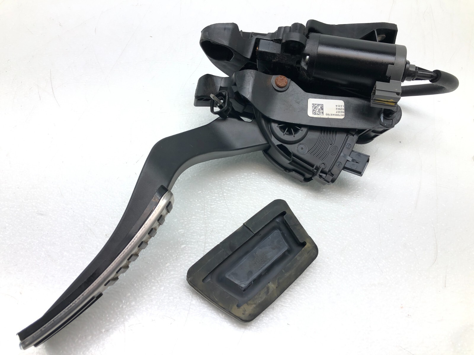 2014-2019 MASERATI GHIBLI S Q4 GAS PEDAL ASSEMBLY W/ BRAKE PEDAL COVER OEM.