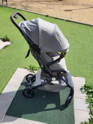 Silla de paseo ligera y compacta