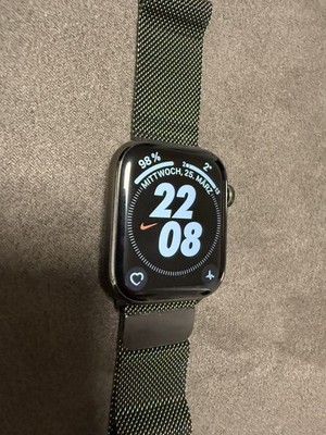 Apple Watch Series 7 45mm Edelstahl Gehäuse mit Milanaise Armband - Ladegerät