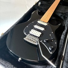 Sterling by Music Man Silo3 Strat Style E-Gitarre mit Original Koffer Tremo