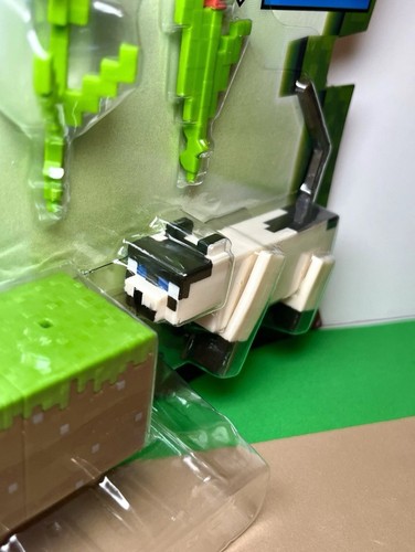 2025 Minecraft Figure 2-Pack: MEADOW WANDERER ARI & SIAMESE CAT (w/ Flowers) - Picture 3 of 10
