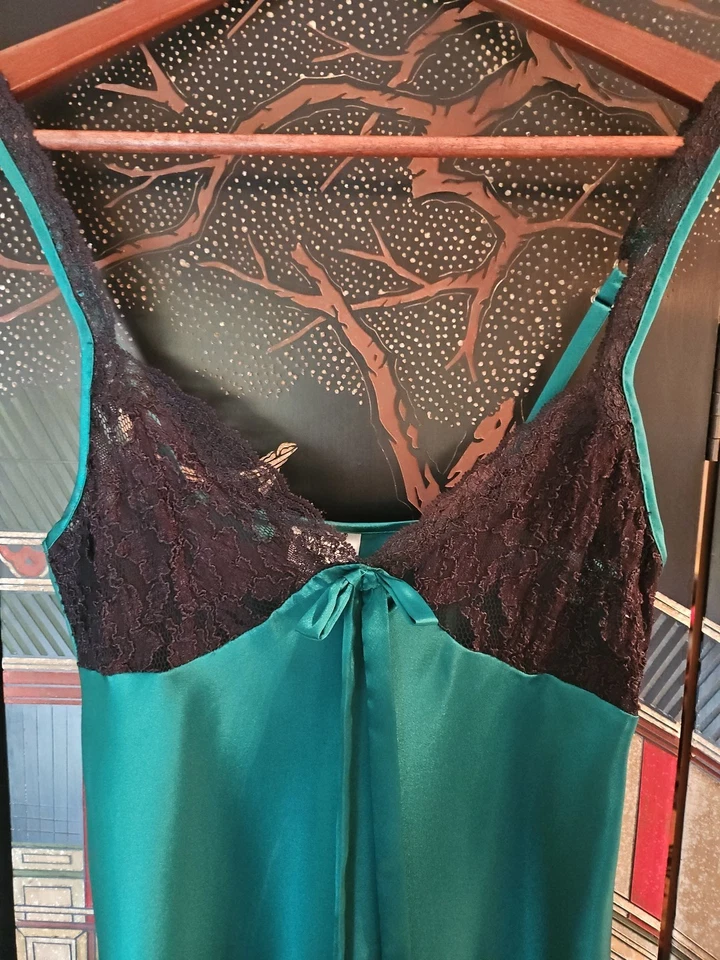 De Colección MORGAN TAYLOR Lencería Íntima Verde Esmeralda SATINADO Encaje Vestido Sin Mangas Talla S Foto 4 de 4