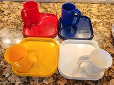 8 VTG AmPro Stackable Plates Mugs Set  Picnic 4 Plates 4 Cups Bright & Clean