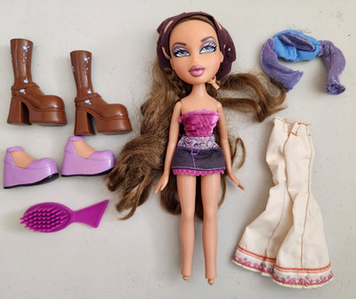 BRATZ Yasmin Fashion Doll MGA Entertainment 2001 First Edition Bratzpack