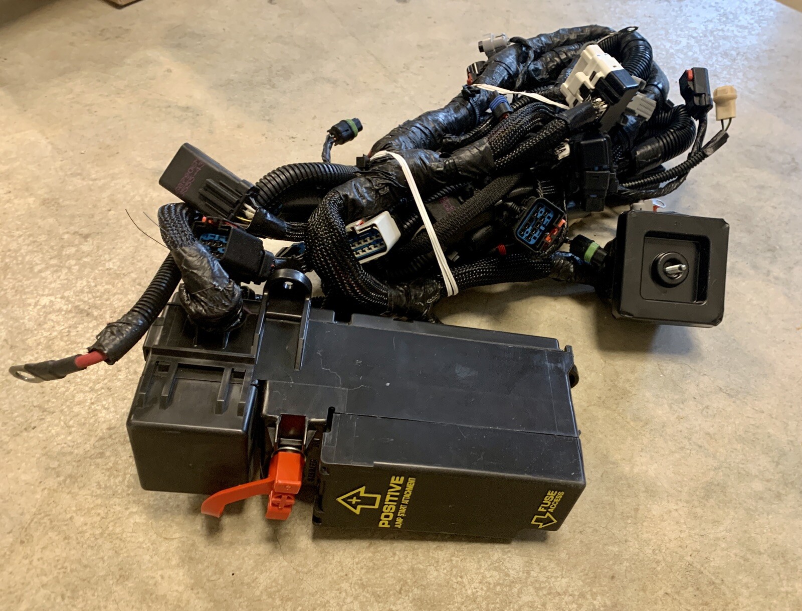 Dodge Viper Wiring Harness w/fuse block + attachments year for 2001