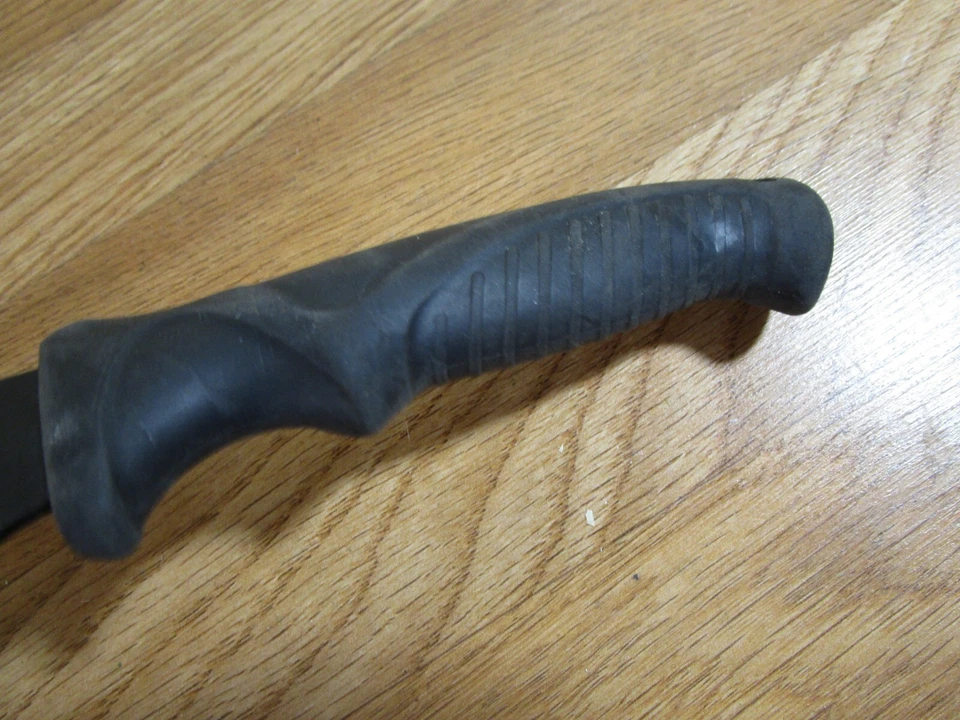 CUCHILLO GANCHO TRIPA CAZA PECES HOJA FIJA CAMILLUS TITANIO 4-1/4" Mango de Goma Foto 4 de 4