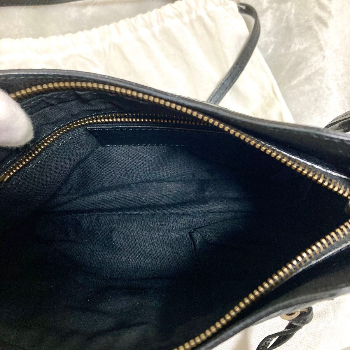 BALENCIAGA Leather Shoulder Crossbody Bag Giant Hip Black BALENCIAGA Leather Shoulder Crossbody Bag Giant Hip Black