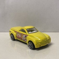 2000 00 Chevy SSR Concept Collectible 1/64 Scale Diecast Diorama Model
