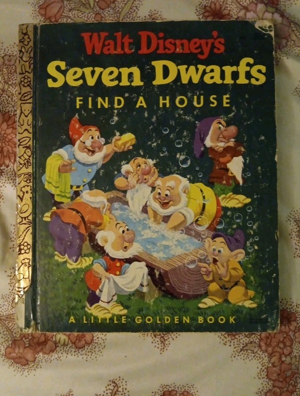 Vintage Walt Disneys Seven Dwarfs Find A House Little Golden Book 1952 (TI03)
