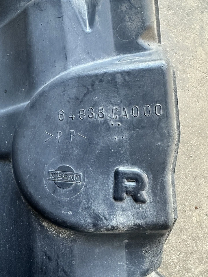 Оригинальный б/у брызговик на переднее правое пассажирское крыло Nissan Murano 2003-2007 годов выпуска - Изображение 2 из 4