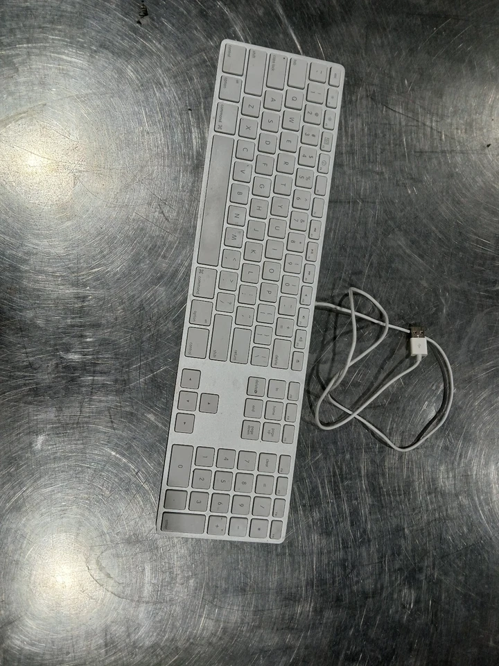 LIKE NEW 2009 iMac all in one - Image 3 of 4