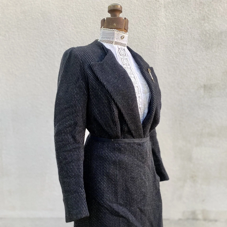 Terno de caminhada antigo eduardiano 1910 listrado cinza tecido lã duas peças vestido P/M - Imagem 3 de 4