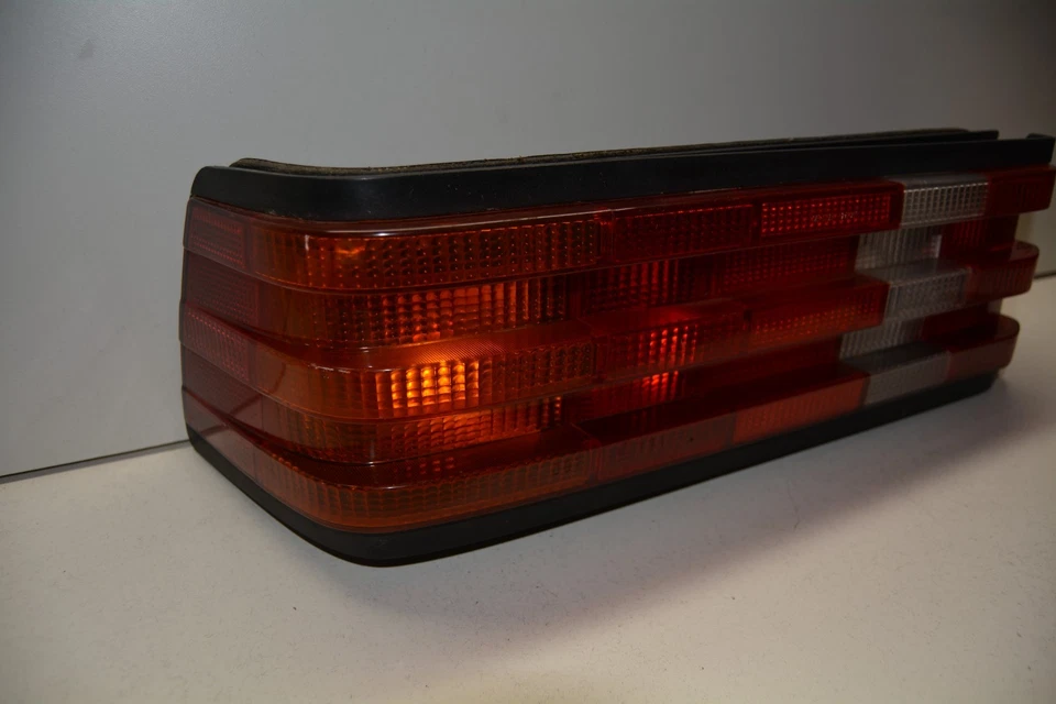 MERCEDES BENZ 190E 1984-1993 LUZ TRASERA IZQUIERDA LADO CONDUCTOR LÁMPARA OEM, 166-58063 Foto 2 de 4