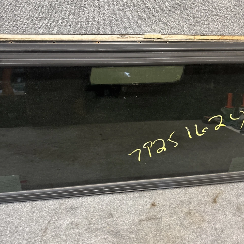 Ventana de autobús/rv sin marco de emergencia 60,7x22,3 para autobús Chevrolet Kodiak C4500 Foto 3 de 4