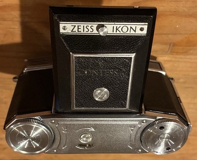 Vintage Zeiss Ikon Contessa 35 mm Rangefinder Camera with 45mm f