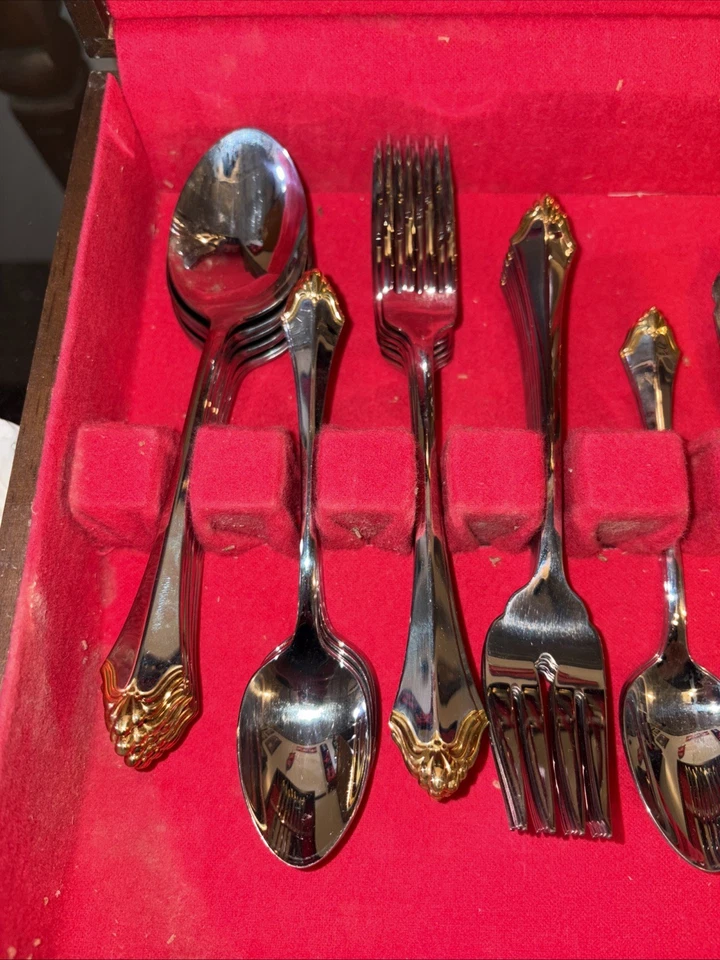 Community by Oneida 46c Juego de cubiertos plateados Juego de cubiertos Foto 3 de 4