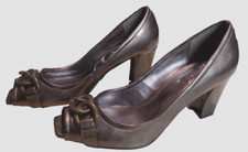 ETIENNE AIGNER Nigela Pewter Metallic Patent Peep Toe Pumps 3 Block Heels 8 EUC