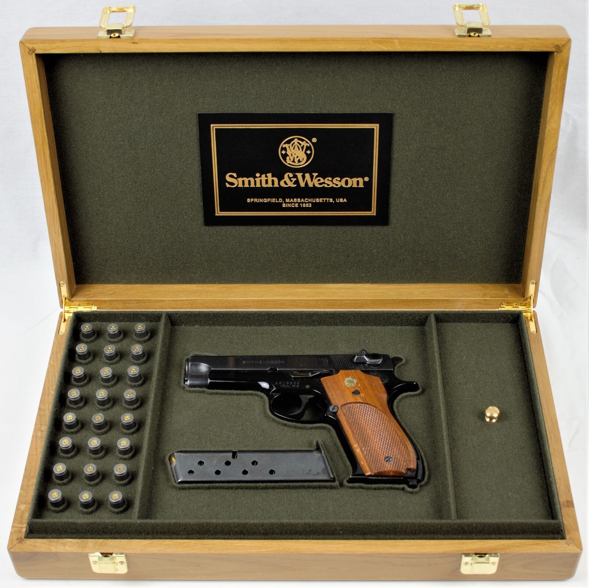 Smith & Wesson モデル31-1 実銃紙箱ケース Smith & Wesson モデル31-1 実銃紙箱ケース - メルカリ