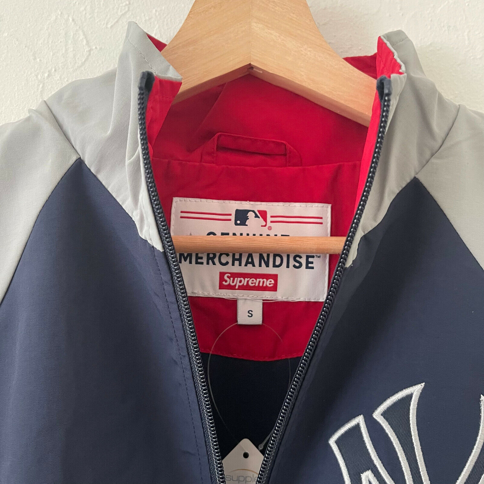 SUPREME x NEW YORK YANKEES Track Jacket Baseball Windbreaker Navy Sz S RARE  NEW