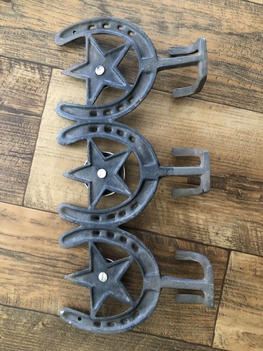 Iron Hook Rack Western Horseshoe Cowboy 6 Hook Organizing Coat Hooks Cow Skull - Picture 3 of 5