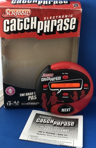Scrabble Catch Phrase Handheld elektronisches Partyspiel Neu Open Box Hasbro Teams - Bild 5 von 5
