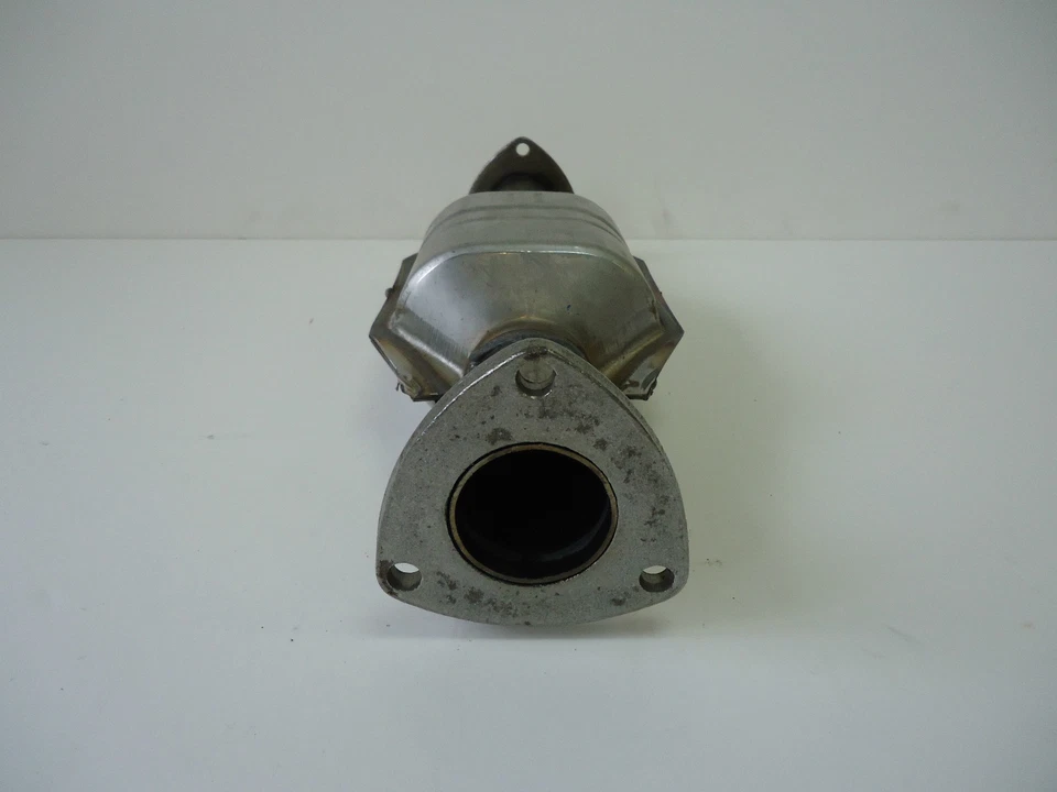 1993 1994 1995 Chevrolet Corsica 2.2L L4 Catalytic Converter - Image 3 of 4