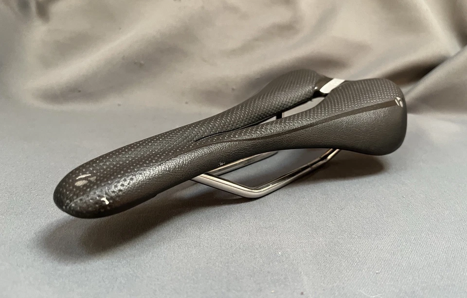 Sillín de bicicleta Bontrager AJNA Elite para mujer 144 mm 7 x 7 rieles Ti huecos 216 g negro Foto 4 de 4