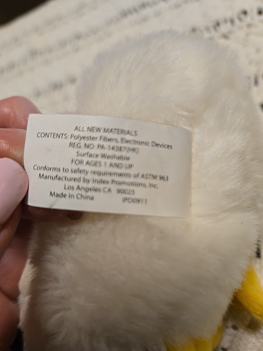 Macy's 2011 Store Promo Holiday AFLAC Duck in Winter Hat & Scarf 