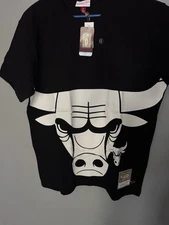 MITCHELL & NESS HARDWOOD CLASSICS CHICAGO BULLS GRAPHIC SHIRT Size Large