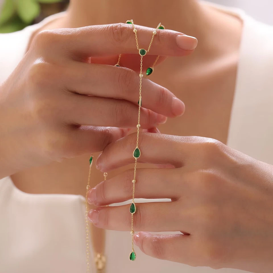 Collar Lariat Y Gota Esmeralda Creado en Laboratorio Corte Pera 8 Ct Chapado en Oro Amarillo 14K Foto 2 de 4