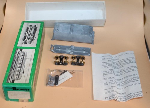 Kit de licitación lateral baja escala Ho Bowser MFG 1-150620 con camiones de resorte de hoja | Zustand: New