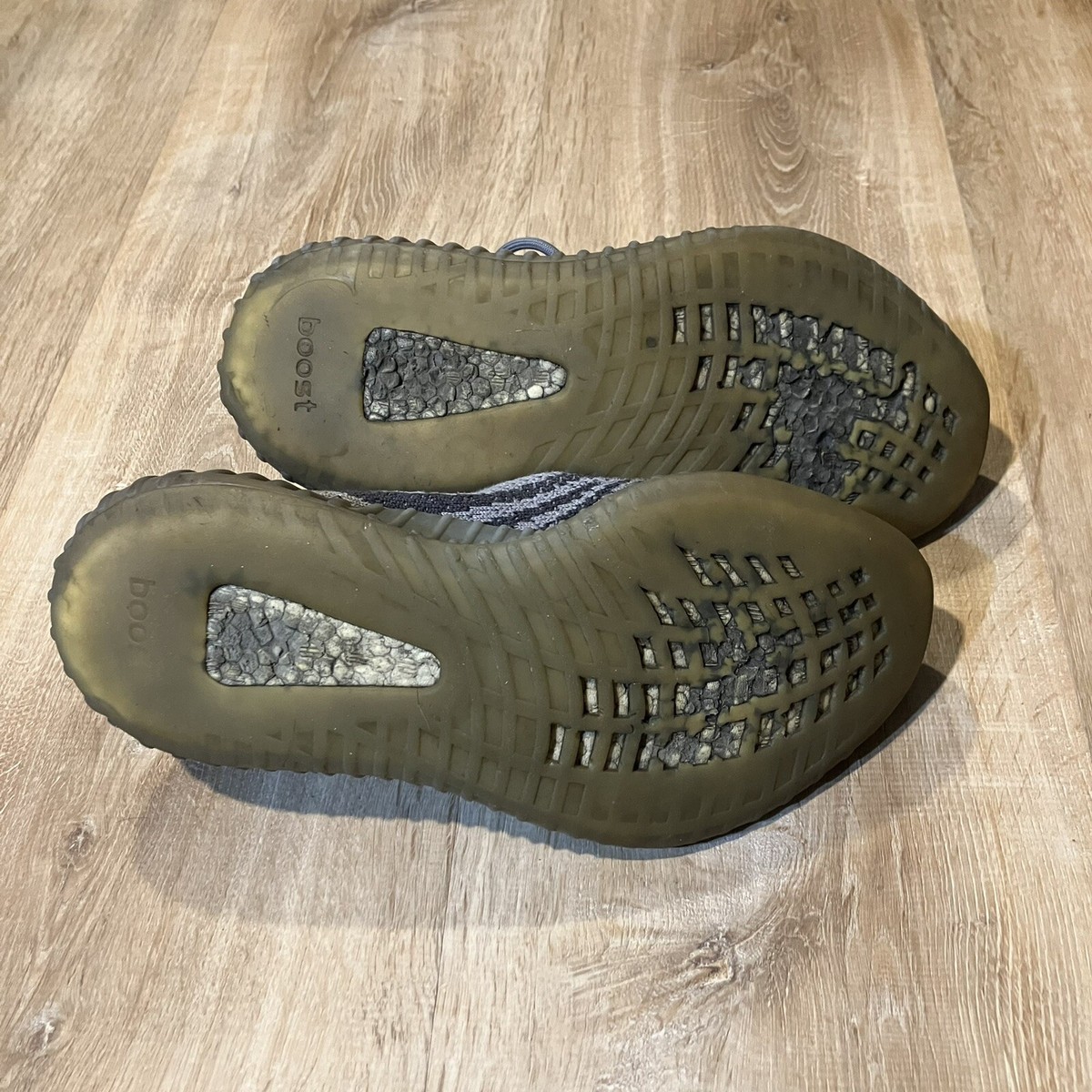 adidas gazelle silver green womens Yeezy Boost 350 V2 Carbon Beluga