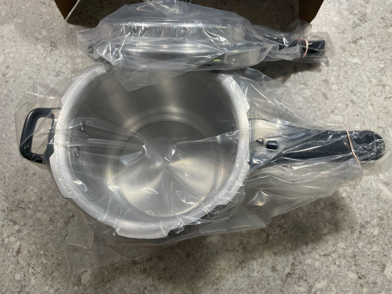 Pigeon Pressure Cooker - 3 Quart Litre  Deluxe Aluminum Pressure Cooker
