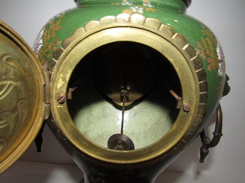 Antiguo reloj de sobremesa gótico francés de bronce y porcelana reloj de 8 días, llave de viento - Imagen 13 de 14