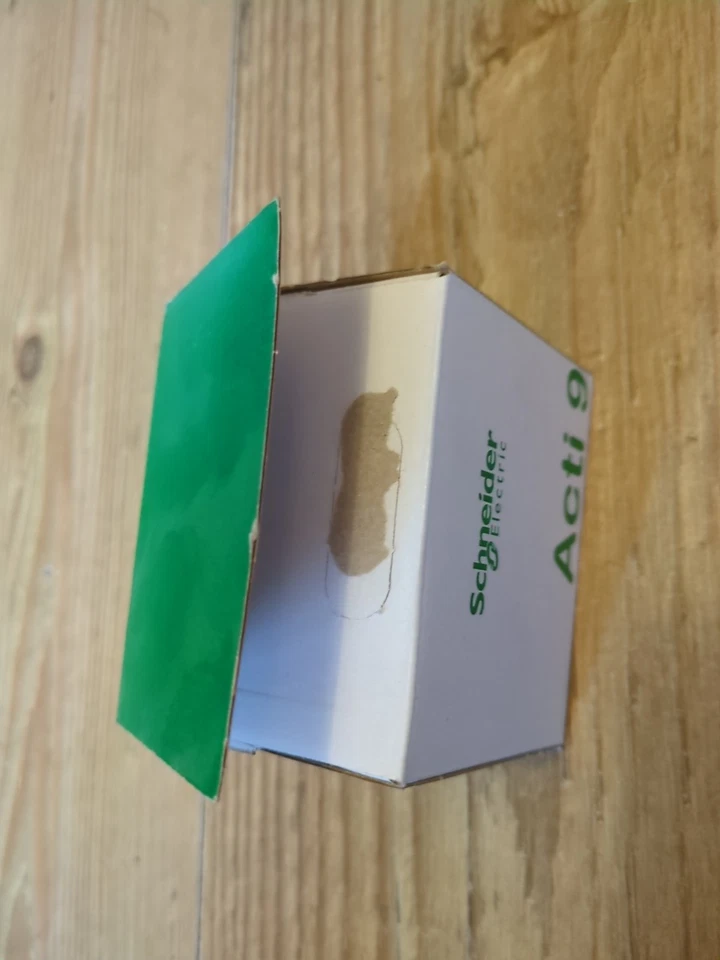 SCHNEIDER iid 40 AMP 40 30mA FOUR 4 POLE RCD TYPE AC ACTI9 , A9R1440 SENT FAST - Image 2 of 4