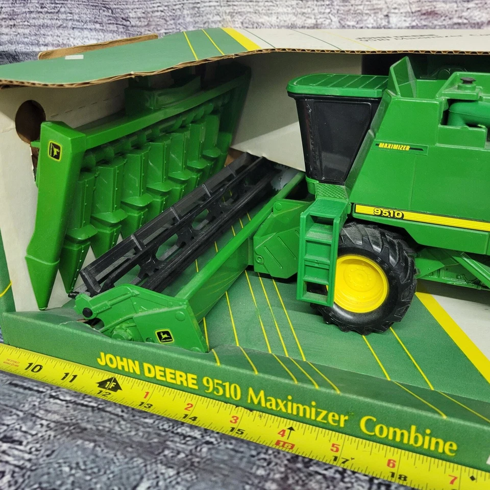 Vtg 1998 Ertl 1/28 scale John Deere 9510 maximizer combine w/ 2 heads die-cast - Image 3 of 4