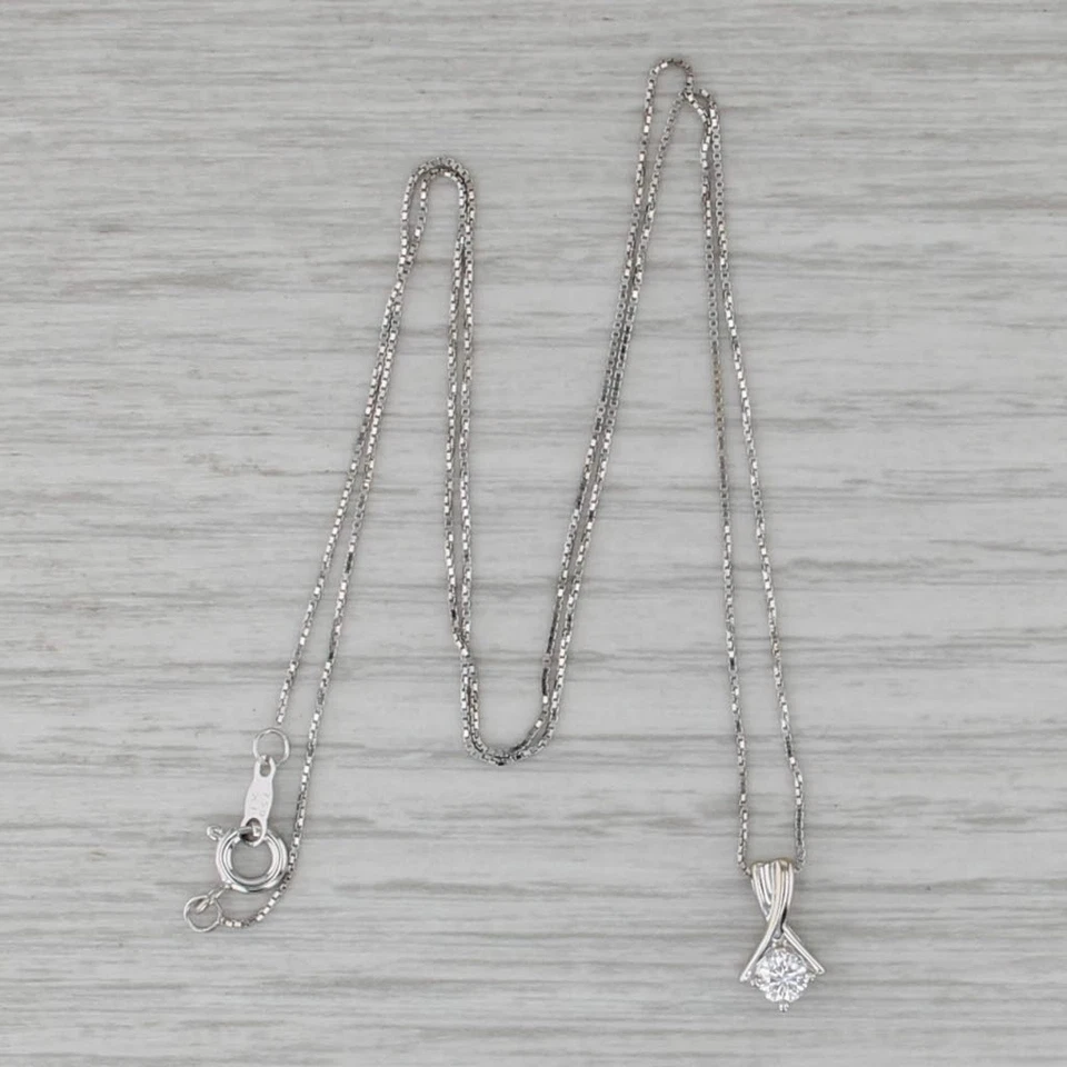 Collar colgante solitario de diamantes de 0,19 quilates de oro blanco de 18 quilates cadena de caja de 18" Foto 3 de 4