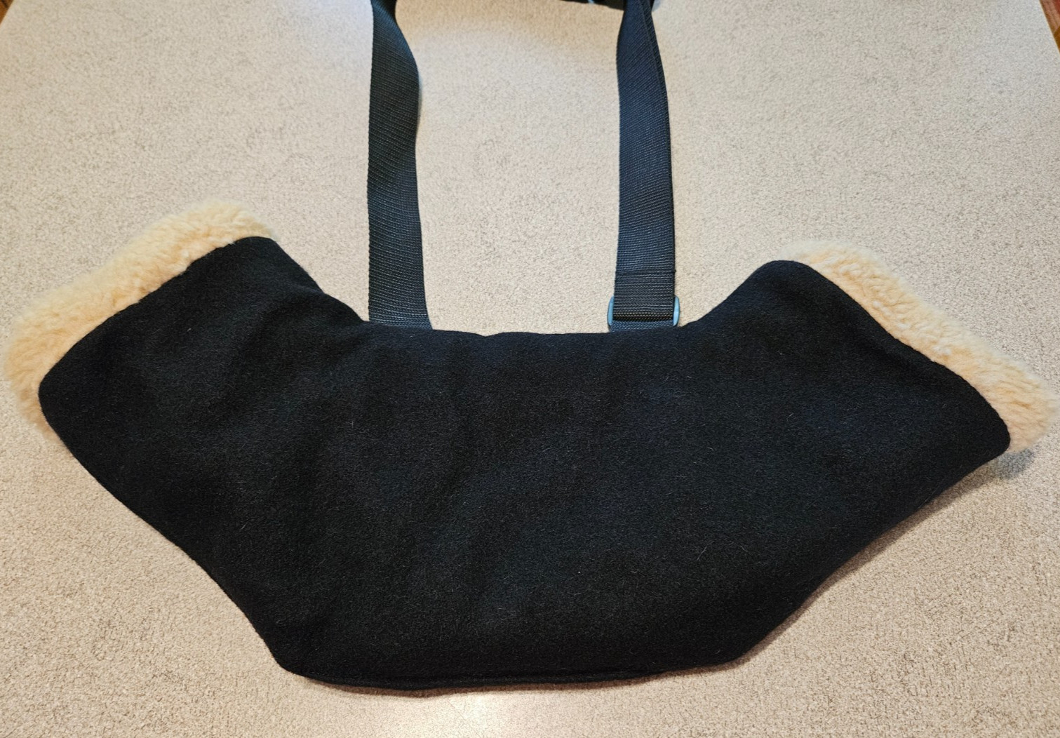 NICE! Bemidji Woolen Mills Hand Warmer Muff W/adjustable Strap, Clip, Black