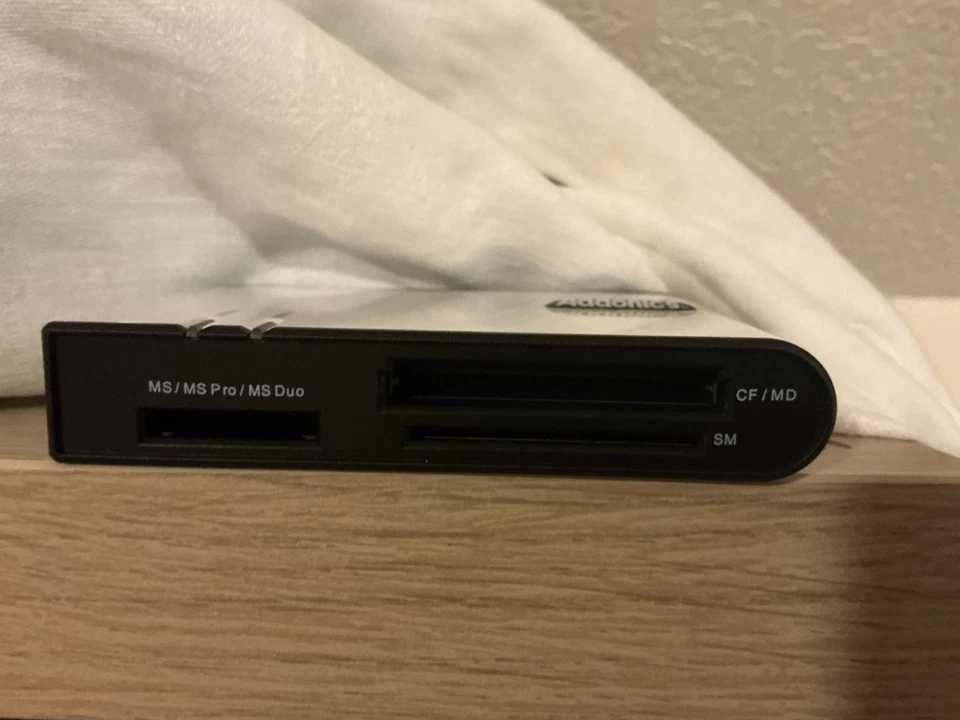 CABLE USB ADDONICS/LECTOR DE TARJETAS MODELO AESDD12U2 con tarjeta flash Foto 2 de 3