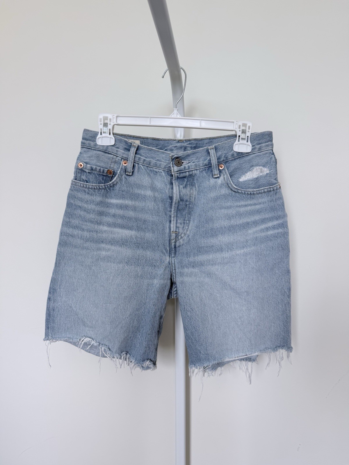 Levi’s 501 ’90s Denim Shorts Light Wash Raw Hem Women W25 Mid Rise Cutoff Shorts