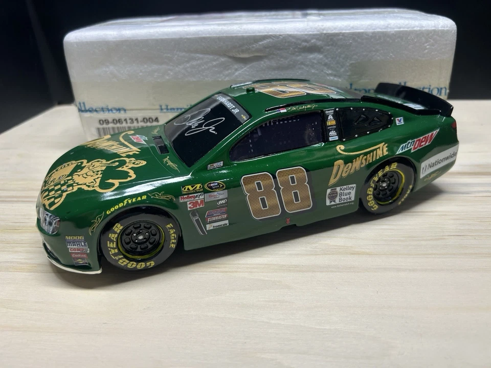 Coche esculpido Dale Earnhardt Jr. #88 DEW Shine 2015 colección Hamilton certificado de autenticidad Foto 2 de 4