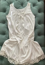 Vintage 1970’s NEW JEUNIQUE Sleeveless Nightgown Intimate Fashions SZ:L