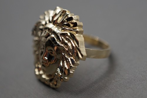 Anillo con banda para cabeza de medusa de oro amarillo liso de 0,9" corte diamante. Talla 6 - Imagen 3 de 9