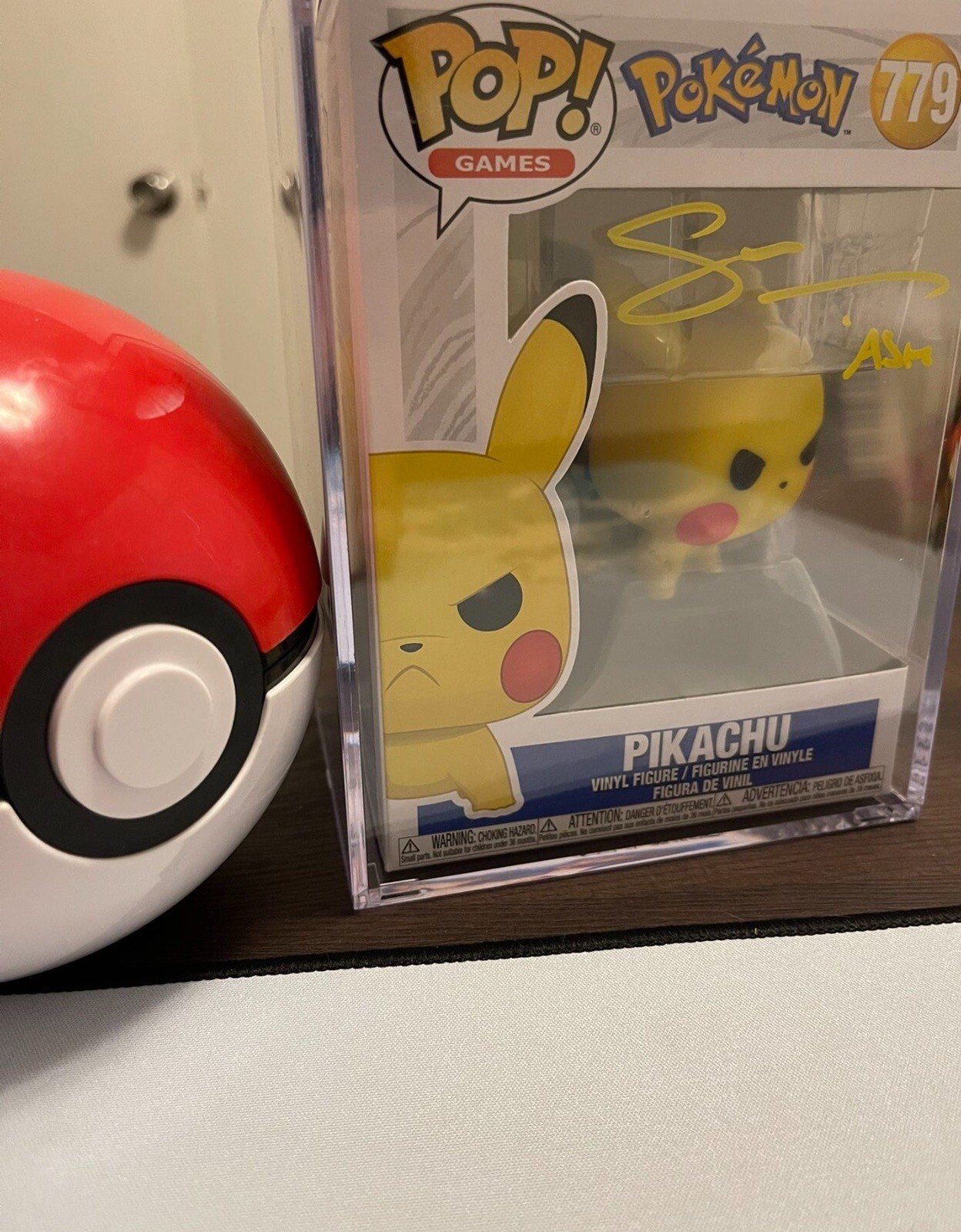 Funko Pop Pikachu #779 firmado por Sarah Natochenny