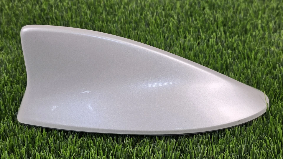 Antena de radio exterior techo Lexus IS300 2018-2022 blanca OEM usada: se adapta a Lexus Foto 3 de 4