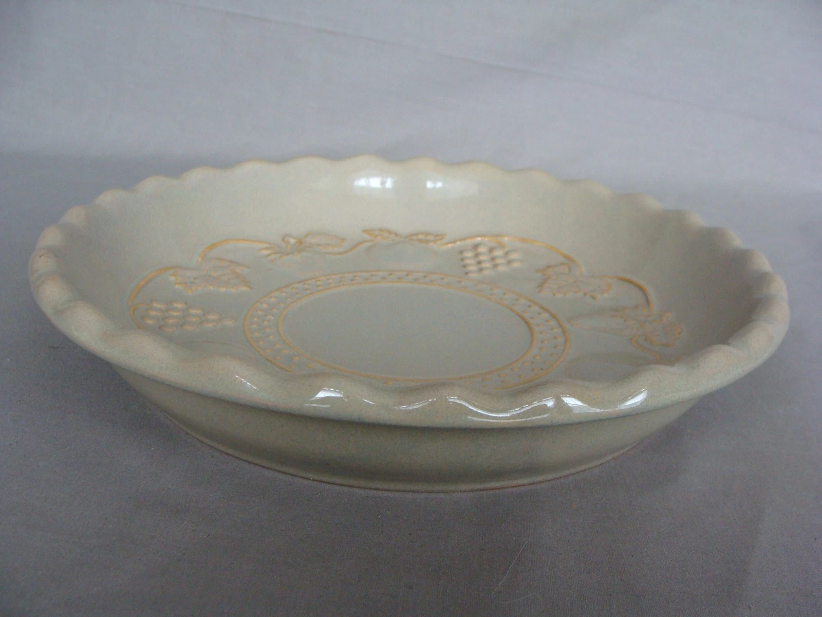 1 Stoneware 11" Pie Dish With Grapes, Vines & Leaves