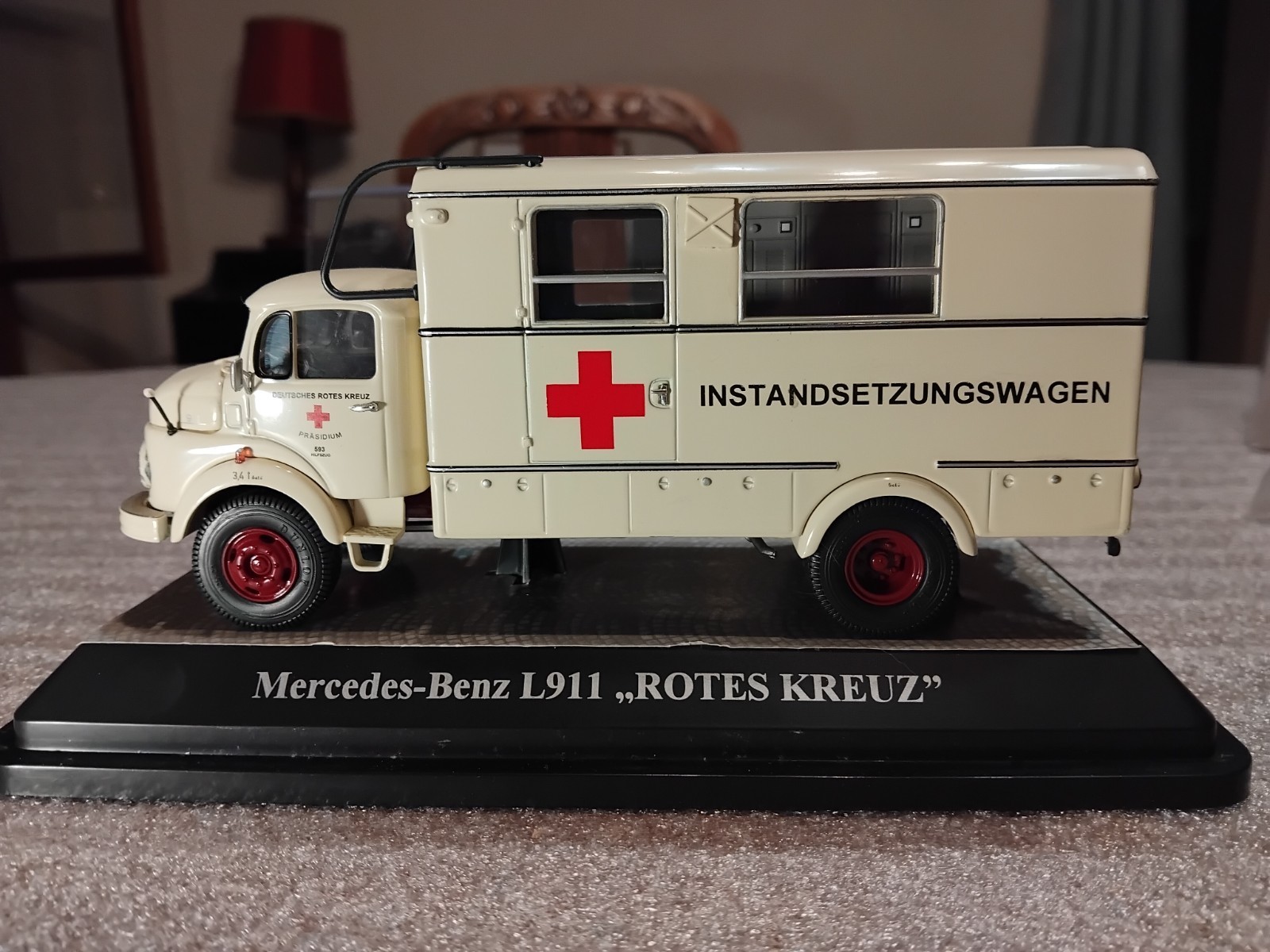 Mercedes L 911 Croix-Rouge Premium ClassiXXs 1/43, véhicule de collection en zamak